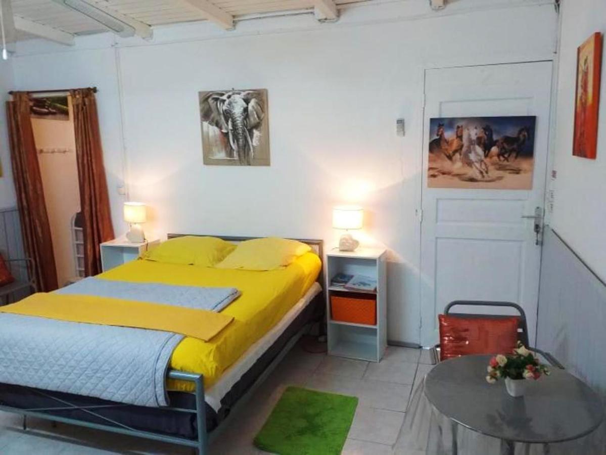 Holiday home Maison Charmante Aux Abymes Avec Terrasse Et Jardin. *